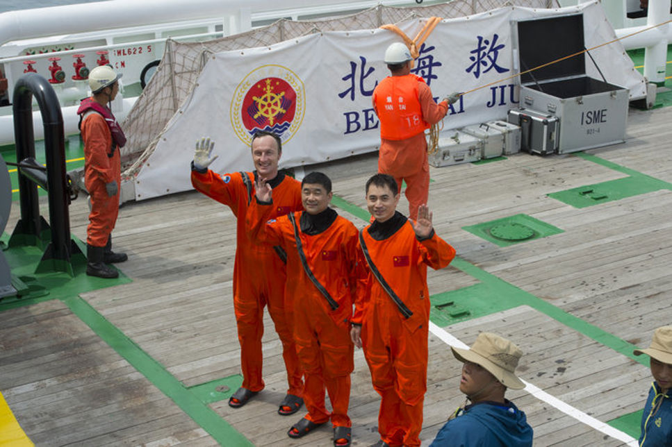 Europeiska astronauter tränar tillsammans med kinesiska kollegor i havet utanför staden Yantai.