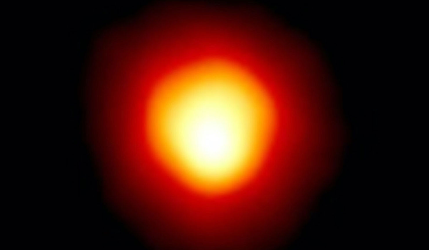 Betelgeuse är en av stjärnhimlens starkast lysande stjärnor och har länge fascinerat forskare.