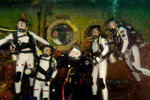 neemo.png NEEMO 16 utanför Aquarius.