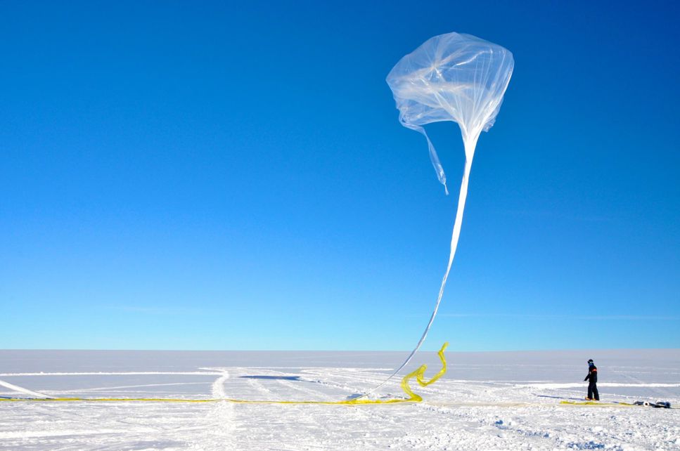 Bör man använda ballonger, drönare eller satelliter?