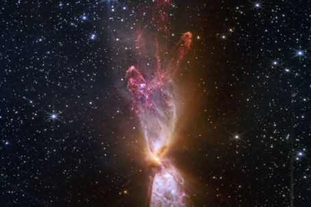 Webb_wows_with_incredible_detail_in_star-forming_system.jpg Rymdbild över ett gasmoln i röda och gula nyanser