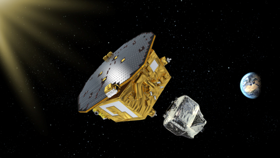 : LISA Pathfinder är framme på sin arbetsplats i rymden. Då släpper den lilla silverfärgade motorn från farkosten. 