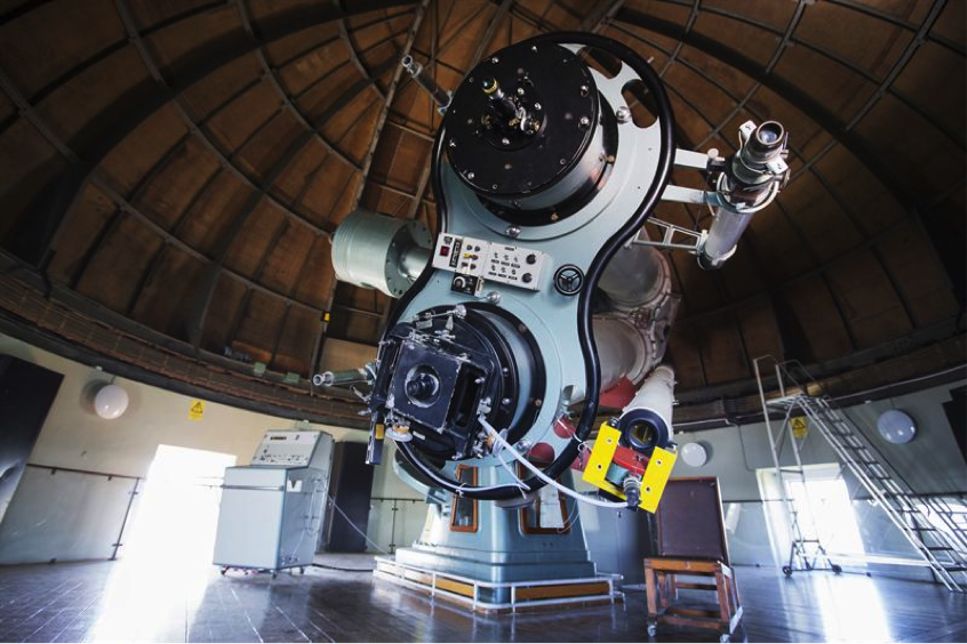 Bild: Det stora teleskop som finns på Stockholms observatorium i Saltsjöbaden.