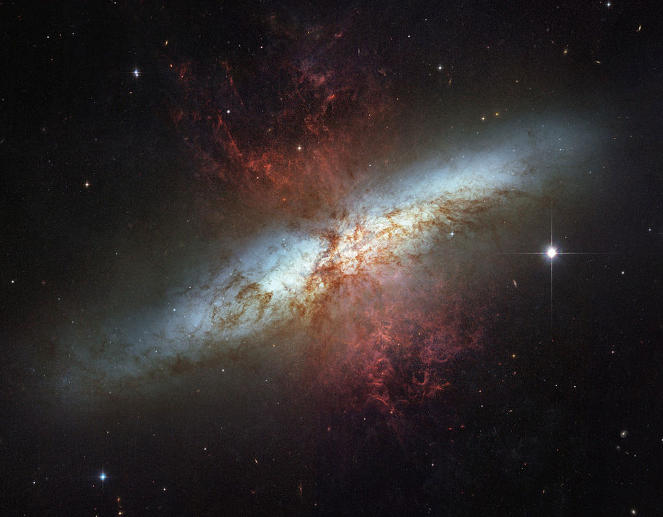 Bild av Cigarrgalaxen/ Messier 82 tagen av rymdteleskopet Hubble.