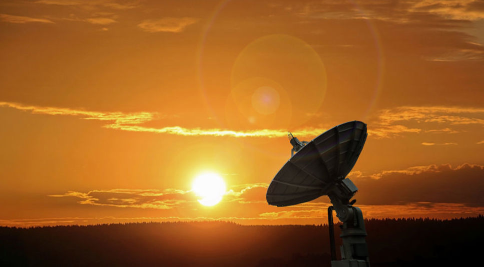 Amazon utmanar satellitdataindustrin