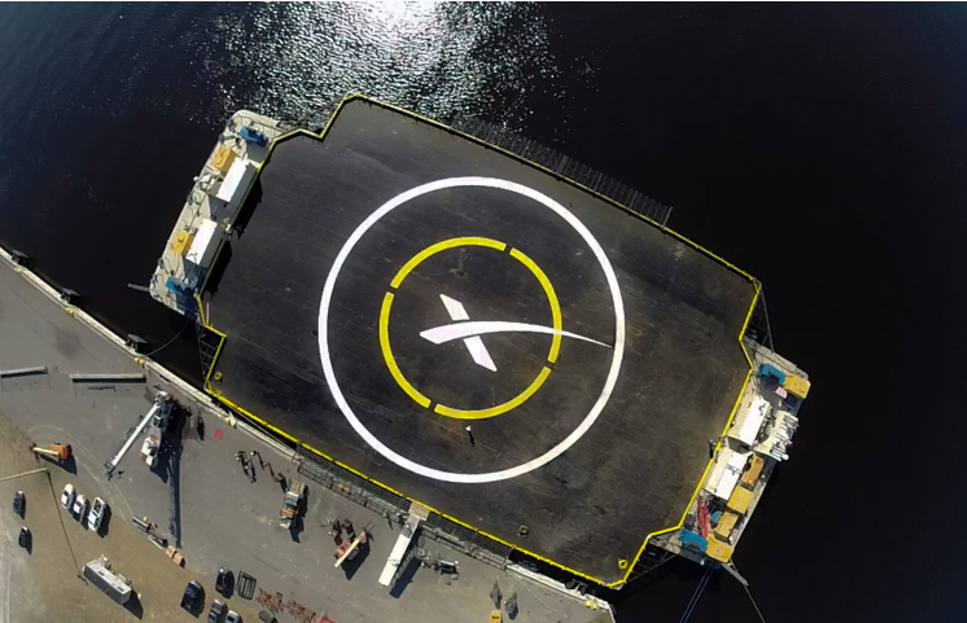 Plattformen som raketen Falcon 9 ska landa på. 