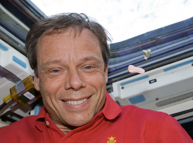 Christer på iss med ahlgrens raketer