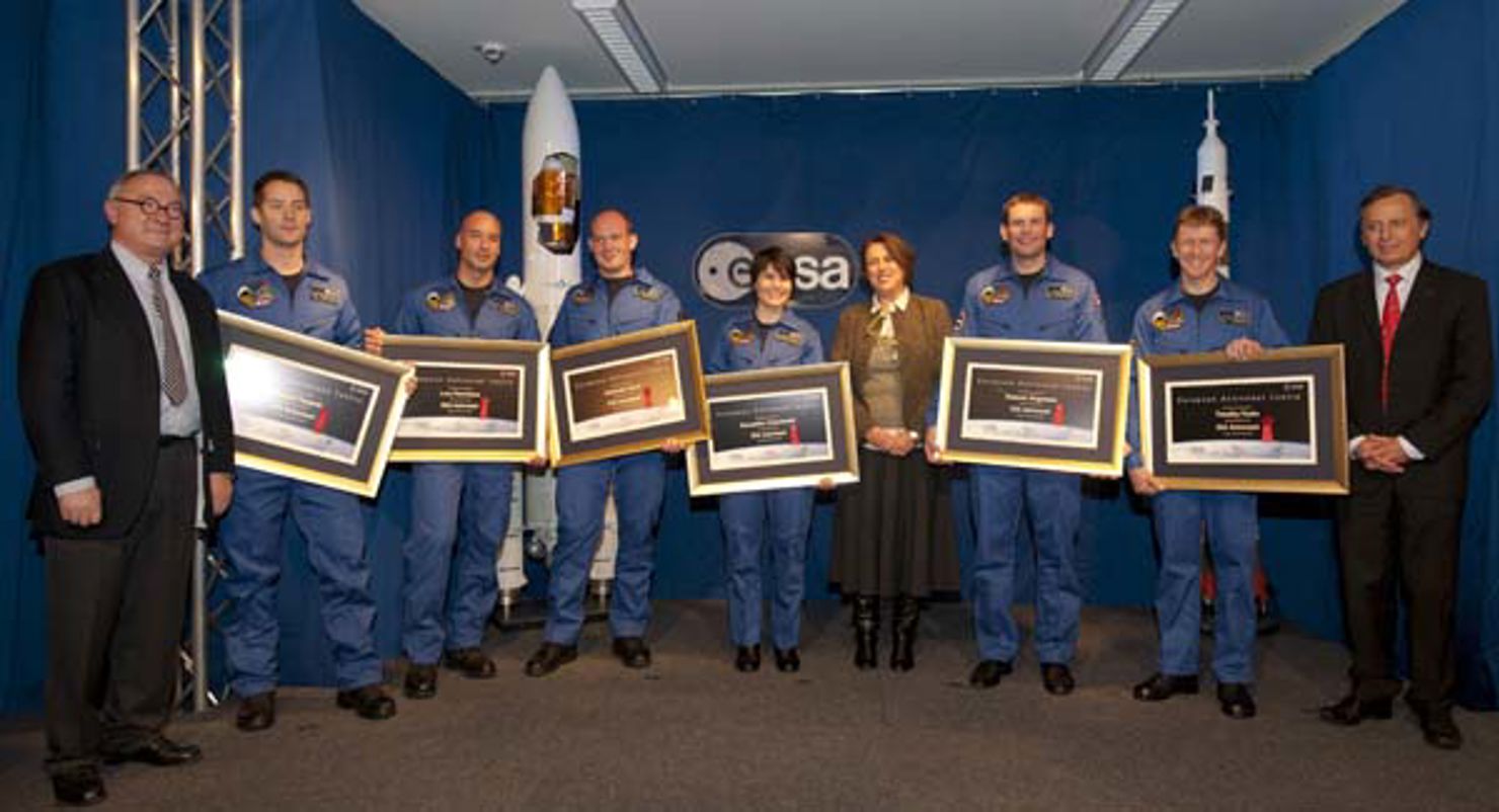 Sex nykläckta astronauter