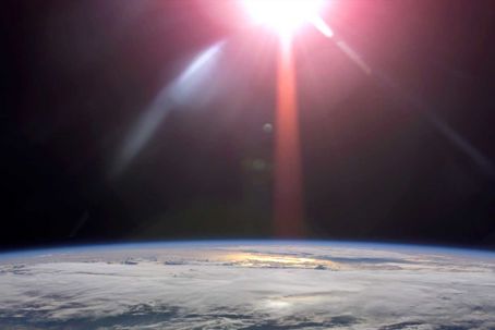 sun_fotoNasaISS.jpg Ljusår