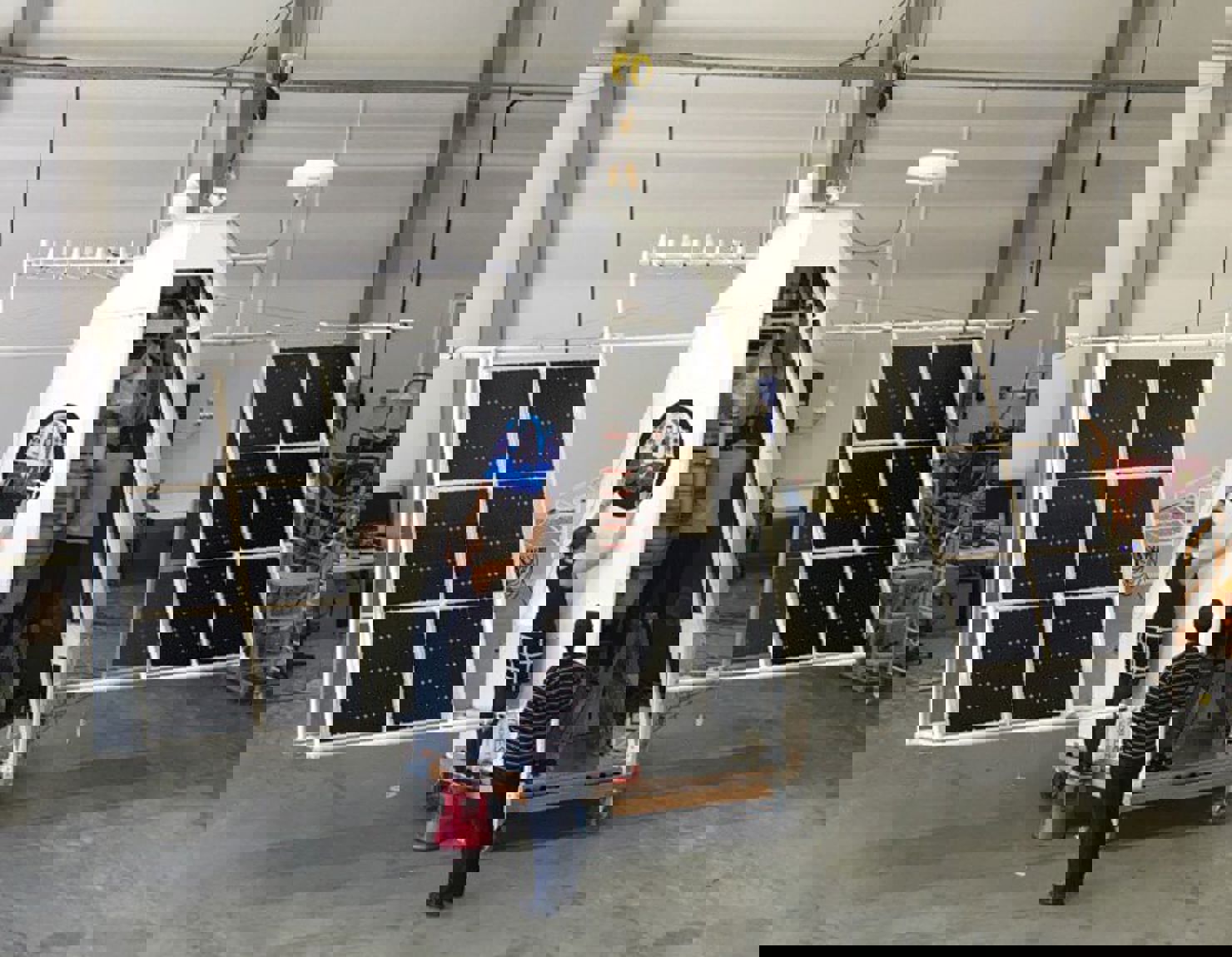 PoGO+ smyckas inför sin flygning.