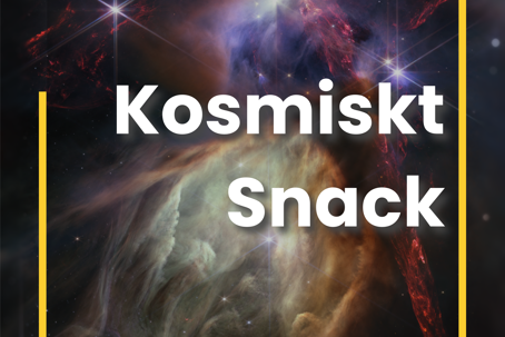 Kosmiskt snack (1).png Texten Kosmiskt snack över en nebulosa.