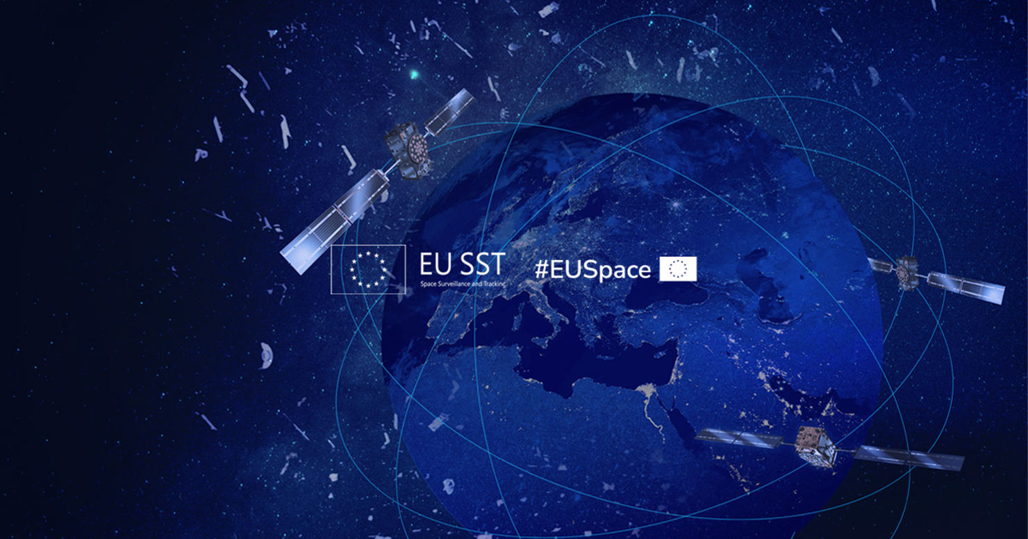 En satellit över en blåfärgad jordglob.