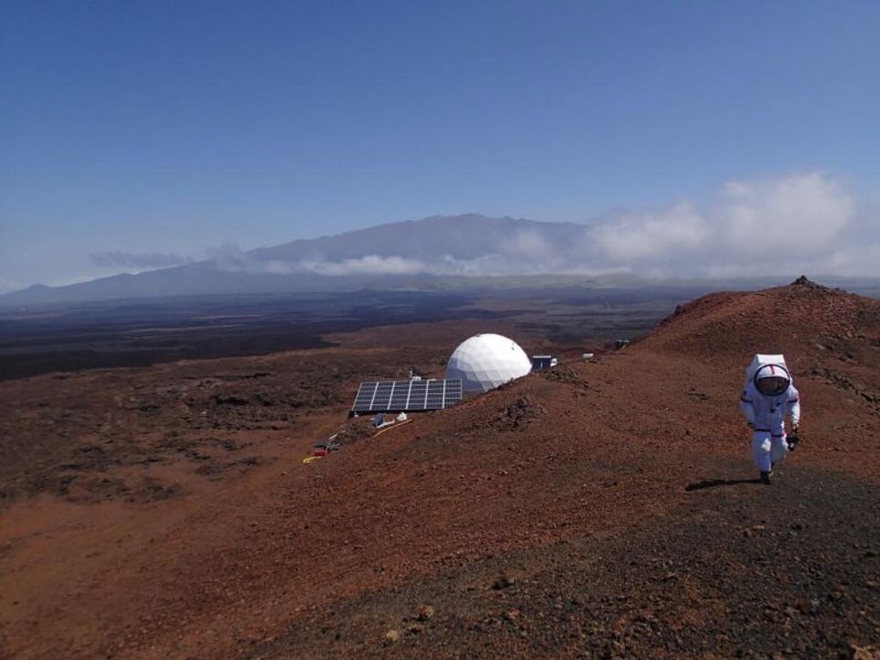 I projektet HI-SEAS på Hawaii har sex deltagare suttit isolerade under en längre tid för att simulera en Marsresa.