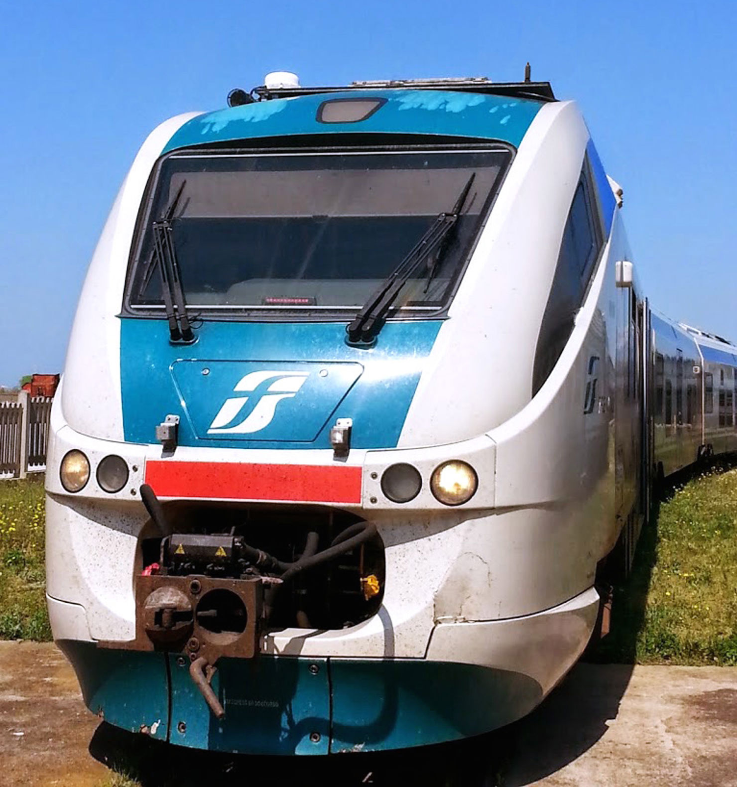 Tågen har en antenn på taket som skickar och tar emot information från satelliter. Källa: ESA