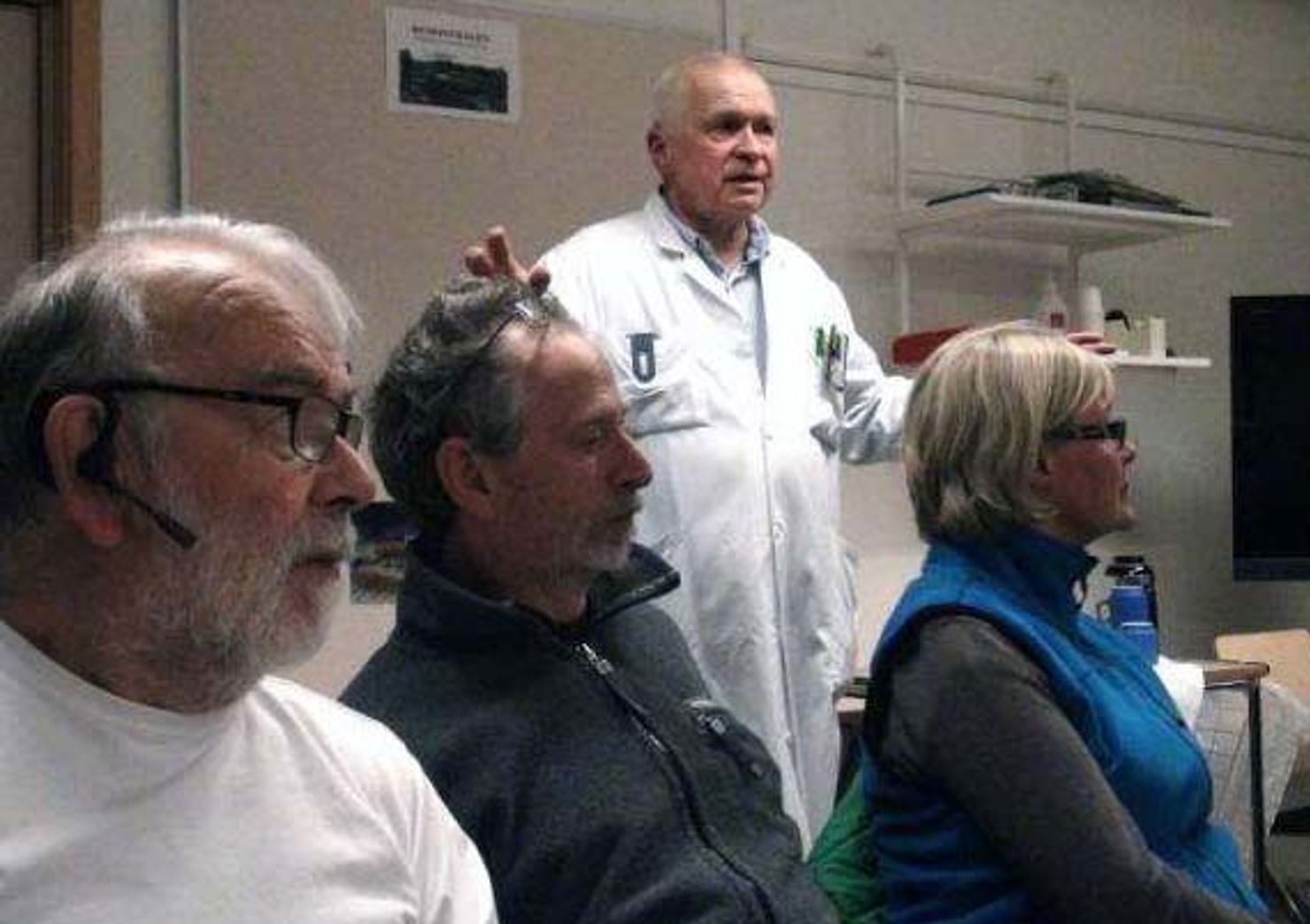  Professor Peter Stojka och några av deltagarna i testet