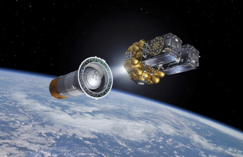 De två satelliterna och det övre raketsteget Fregat separeras från den stora raketen.