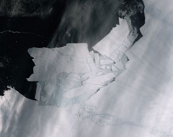Gigantiskt isblock lossnade - fångat på bild från rymden