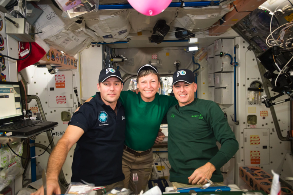 Från vänster; Thomas Pesquet, Peggy Whitson och Shane Kimbrough tillsammans på ISS