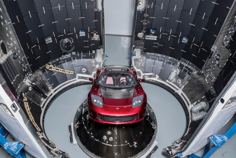 Varför ska SpaceX skicka ut en bil i rymden?