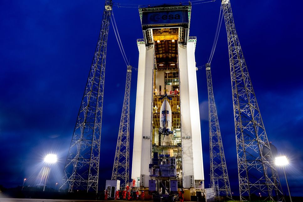 Satelliten Sentinell-2A står redo för uppsändning på en rymdbas i Kourou i Franska Guyana.