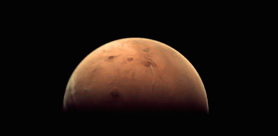 Mars är solsystemets näst minsta och allra rödaste planet.