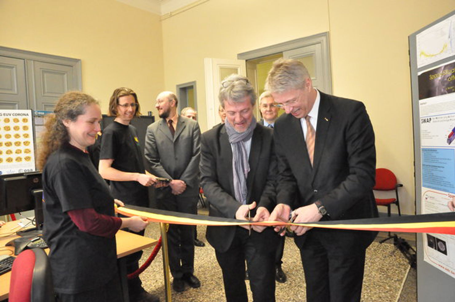 inauguration_of_space_weather_coordination_centre_brussels_node_full_image.jpg ”Härmed förklaras rymdvädercentret öppnat!”