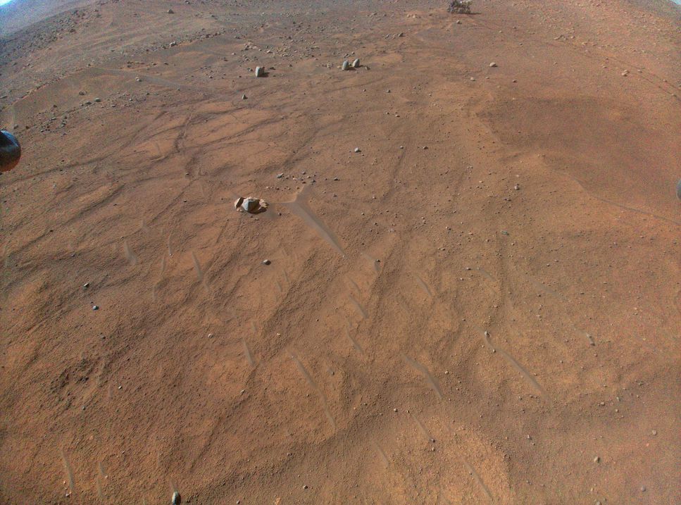 Mars yta sedd från helikoptern Ingenuity