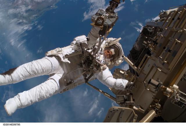 Christer fuglesang utanför iss