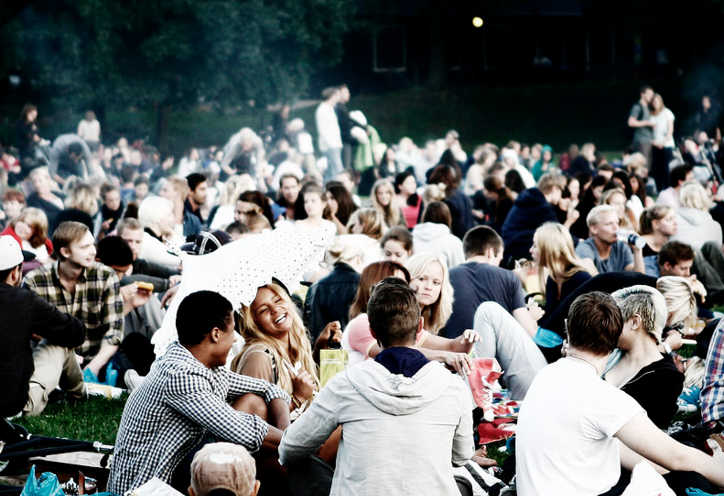 Sommarbio i Rålambshovsparken Se rymdfilmer under bar stjärnhimmel