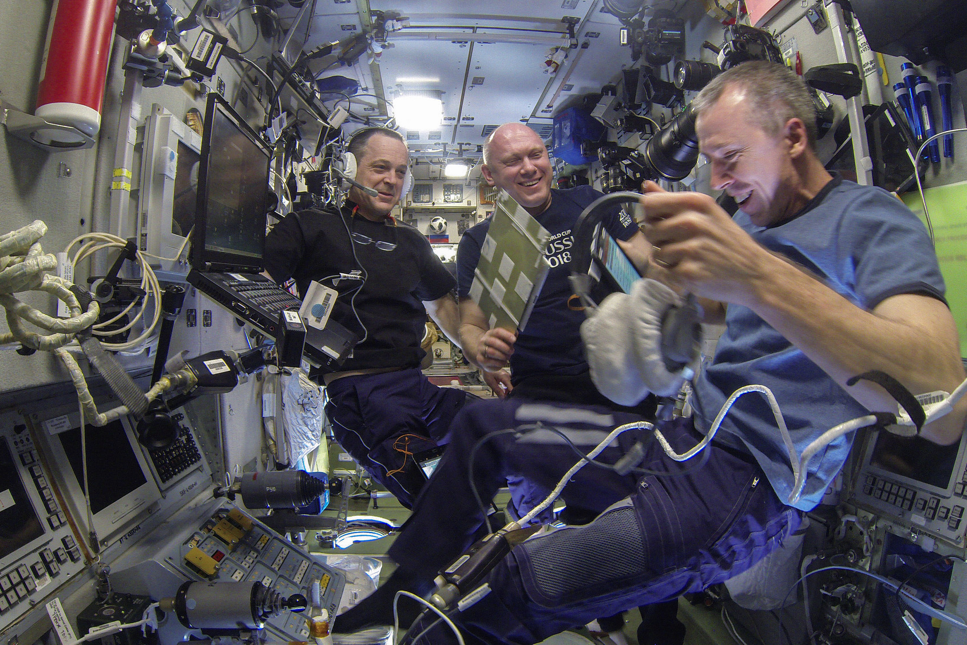 Astronauter från rymdstationen landar på jorden
