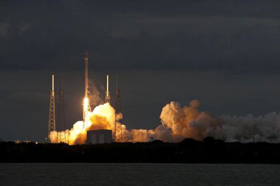 Falcon 9 raket skjuts iväg från Florida Cape Canaveral Air Force Station den 6 januari. 