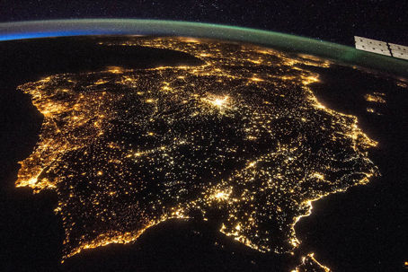 Iberian_Peninsula_at_night_rym.jpg Ljusföroreningar