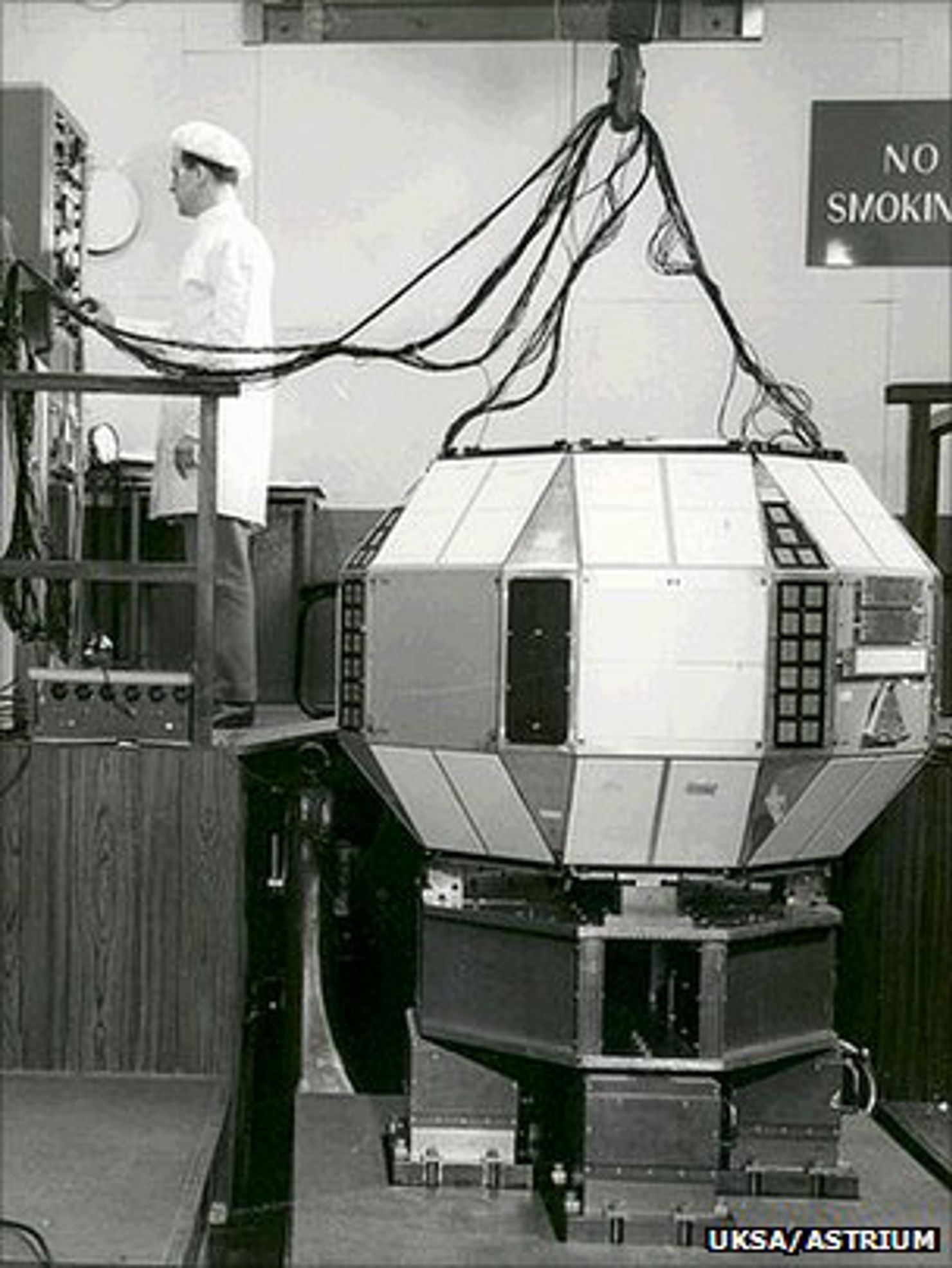 Den 66 kg tunga satelliten Prospero är fortfarande kvar där uppe.