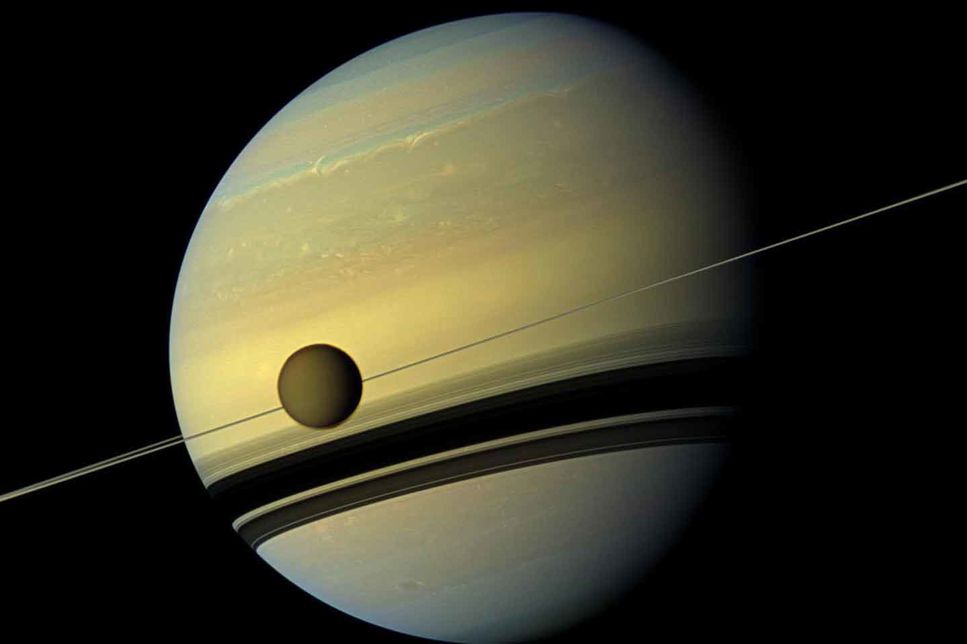 Saturnus-and-moon-blogg.jpg Dagens bild: Saturnus med sin måne