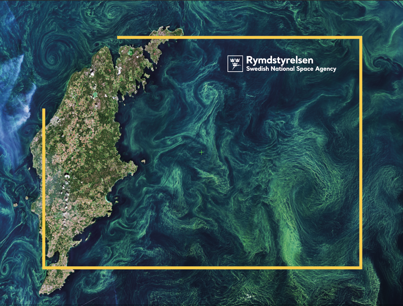 Gotland från satellit med starka gröna och blå färger