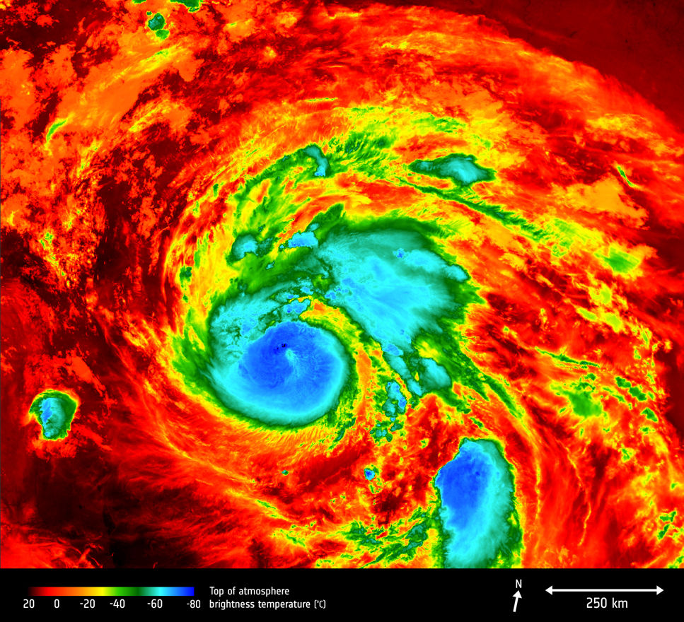 Orkanen Harvey följs via satellit