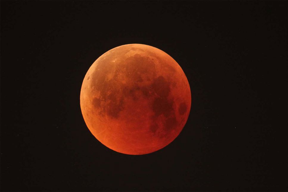 Ikväll blir månen röd på grund av månförmörkelse