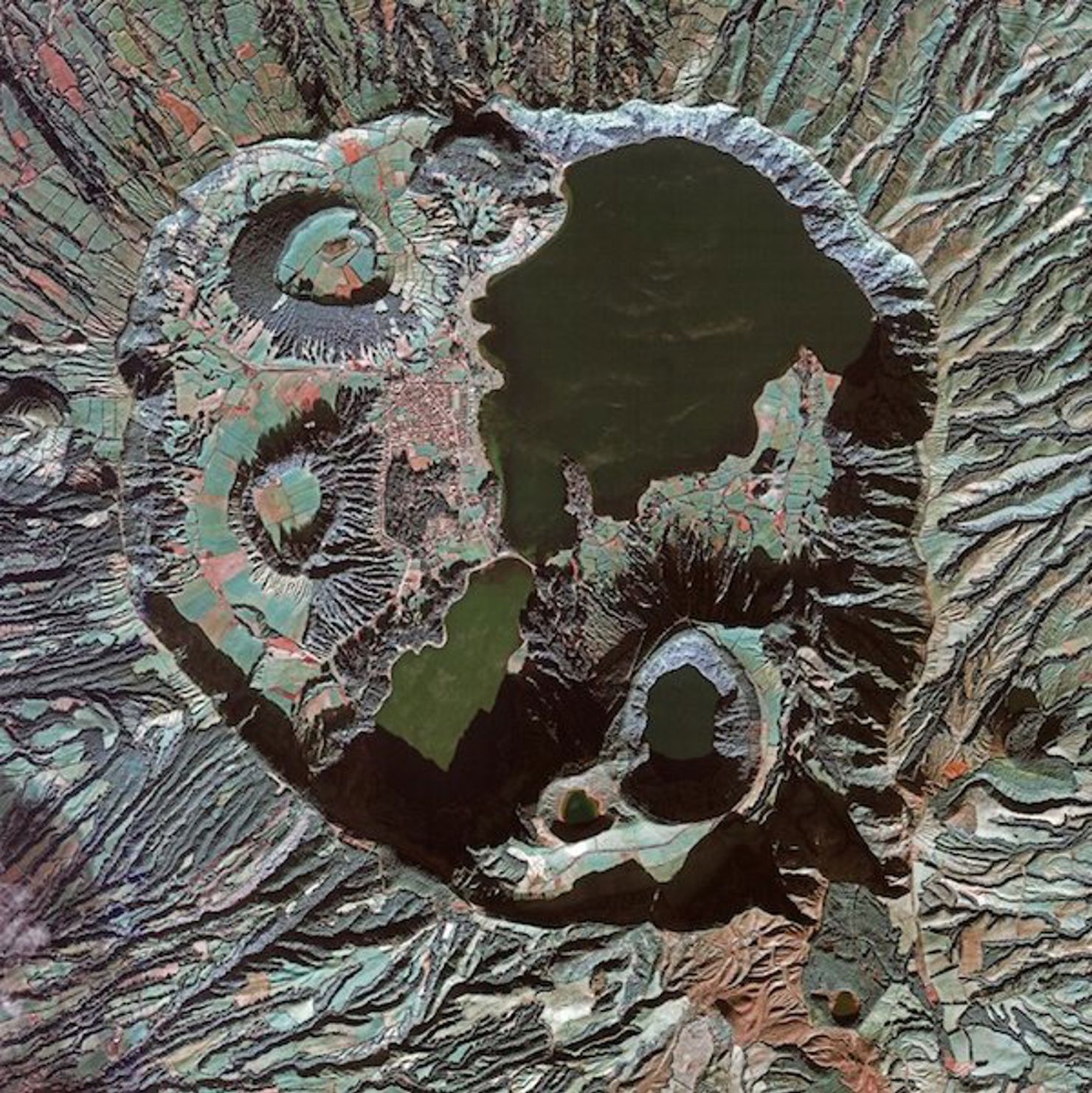 De sju städernas lagun sedd från rymden