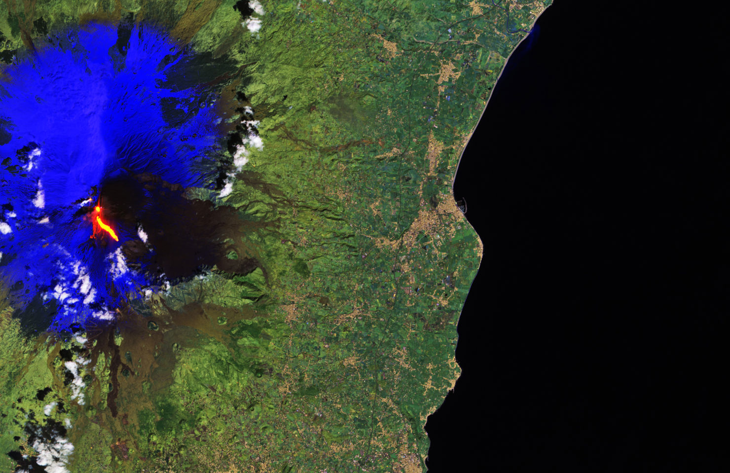 Se ett vulkanutbrott - från rymden