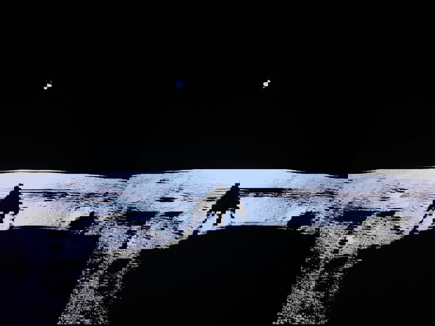 Skuggan av Blue Ghost Mission 1 på månens yta.