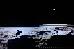 Blue_Ghost_On_Moon.jpg Skuggan av Blue Ghost Mission 1 på månens yta.