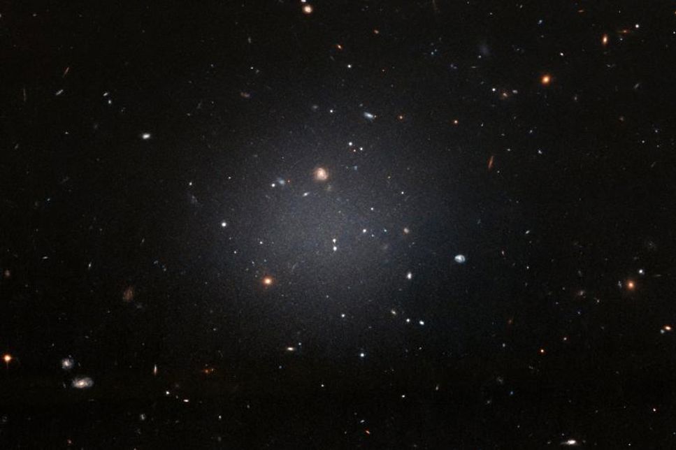 Galax som nästan saknar mörk materia hittad