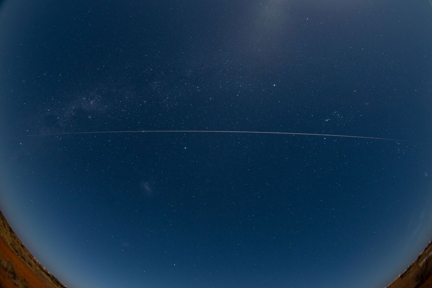 Kapsel på väg ner till jorden.