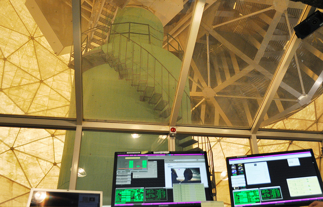 Rymdforskare tittar på komet från köpcentrum i Göteborg