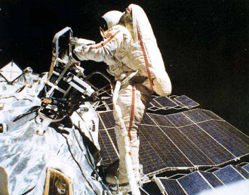 Svetlana Savitskaya var den första kvinnan att genomföra en rymdpromenad.  Källa:
