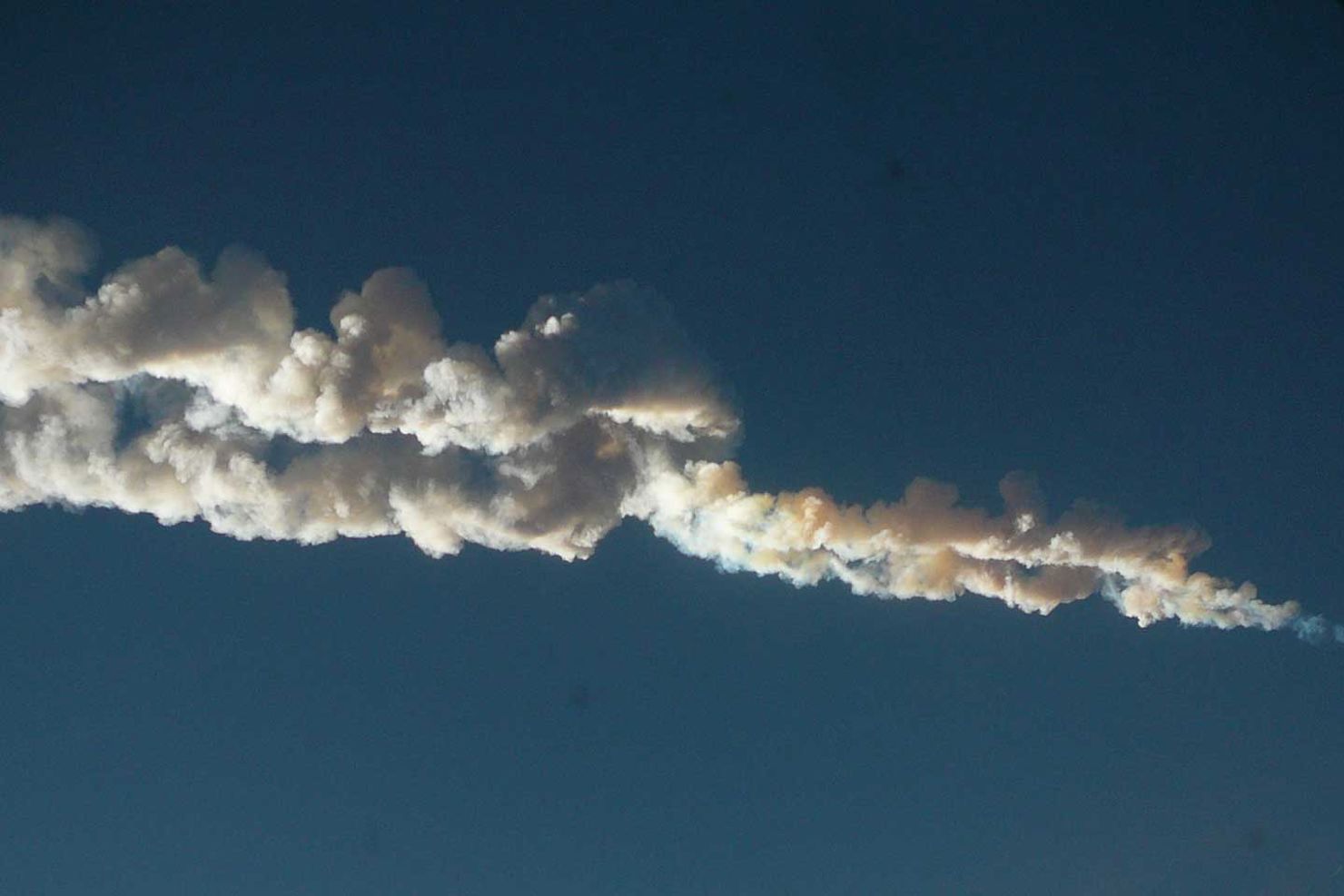 Chelyabinsk_meteor_trace_15-02-2013-blogg.jpg Många pratar om meteoriten