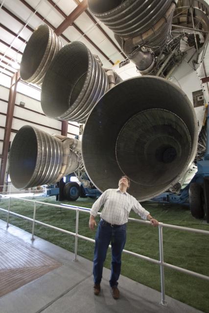 Saturn V-rakten är 105 m lång och svår att överblicka