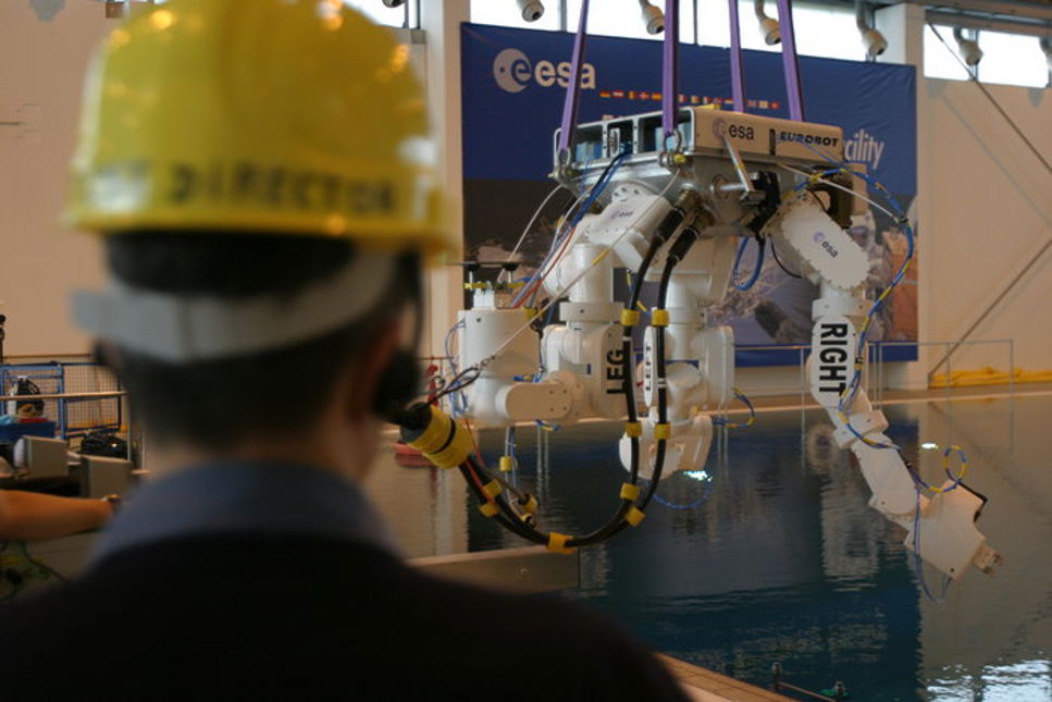 Roboten Eurobot hjälper vanligtvis astronauter men ska nu testas för arbete på havsbotten.
