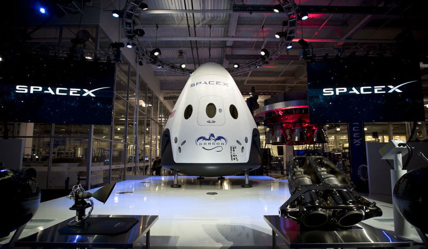 BILD_1_dragon.jpg SpaceX nya rymdfärja Dragon V2 visades nyligen upp för första gången.
