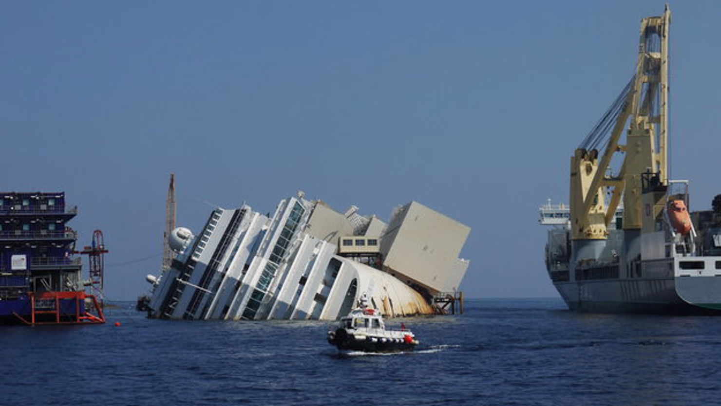 Kryssningsfartyget Costa Concordia bärgas med hjälp av observationssystemet Copernicus.